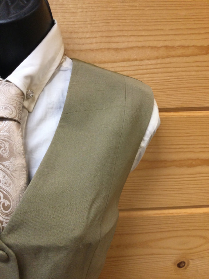 C 38 W 33 NW 18.5 Vest