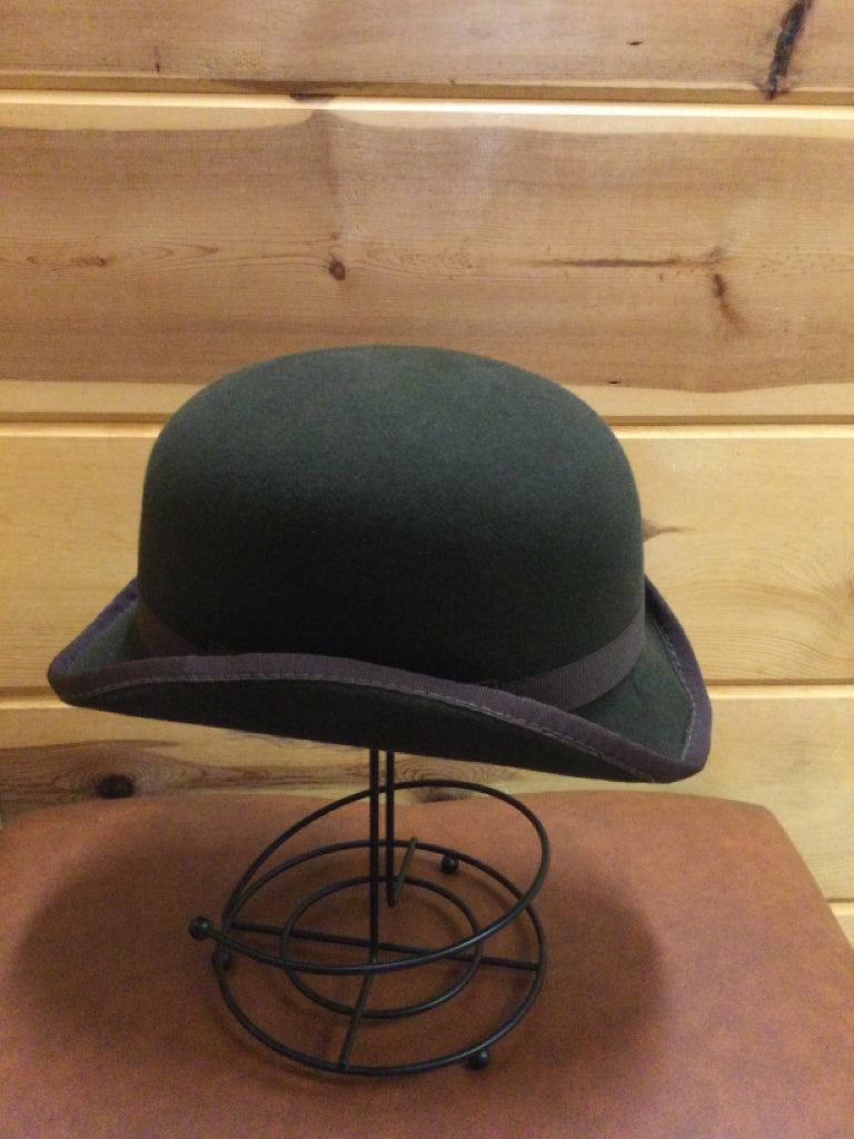 Size 6 5/8 Derby