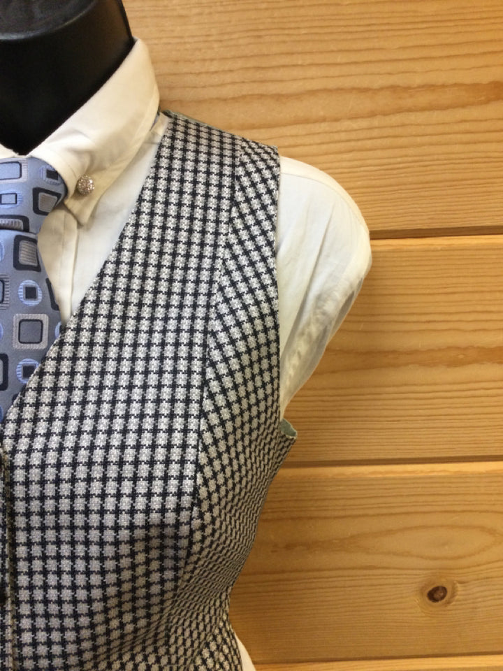 C 37 W 32 NW 17.5 Vest
