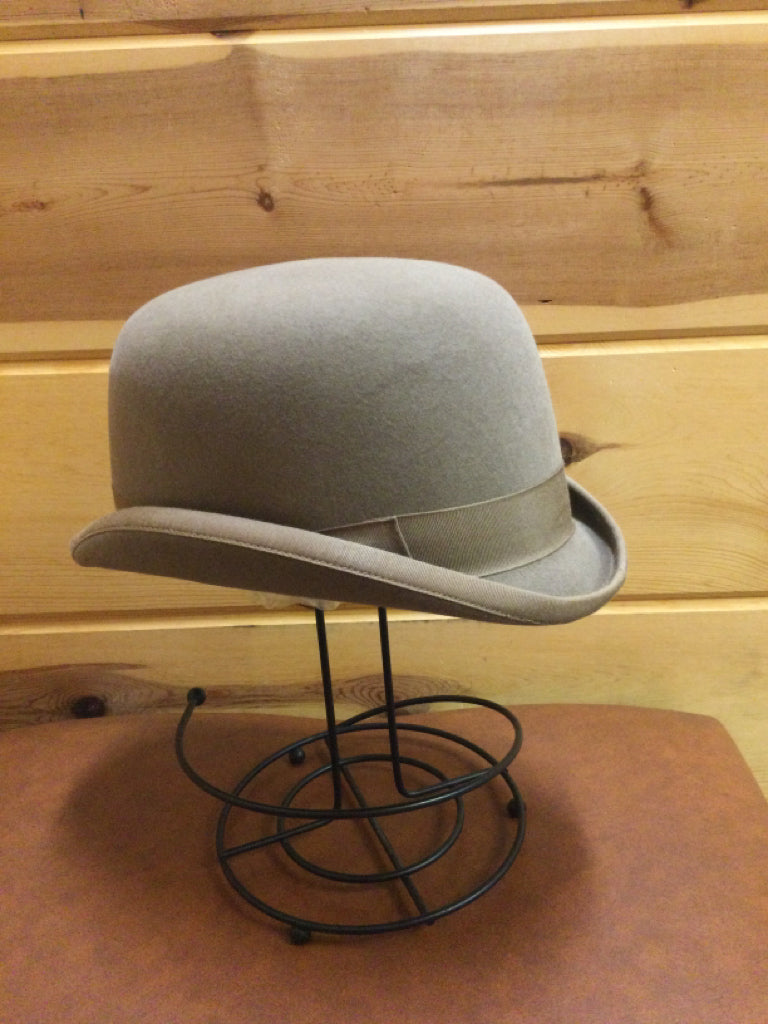 Size 6 3/4 Derby