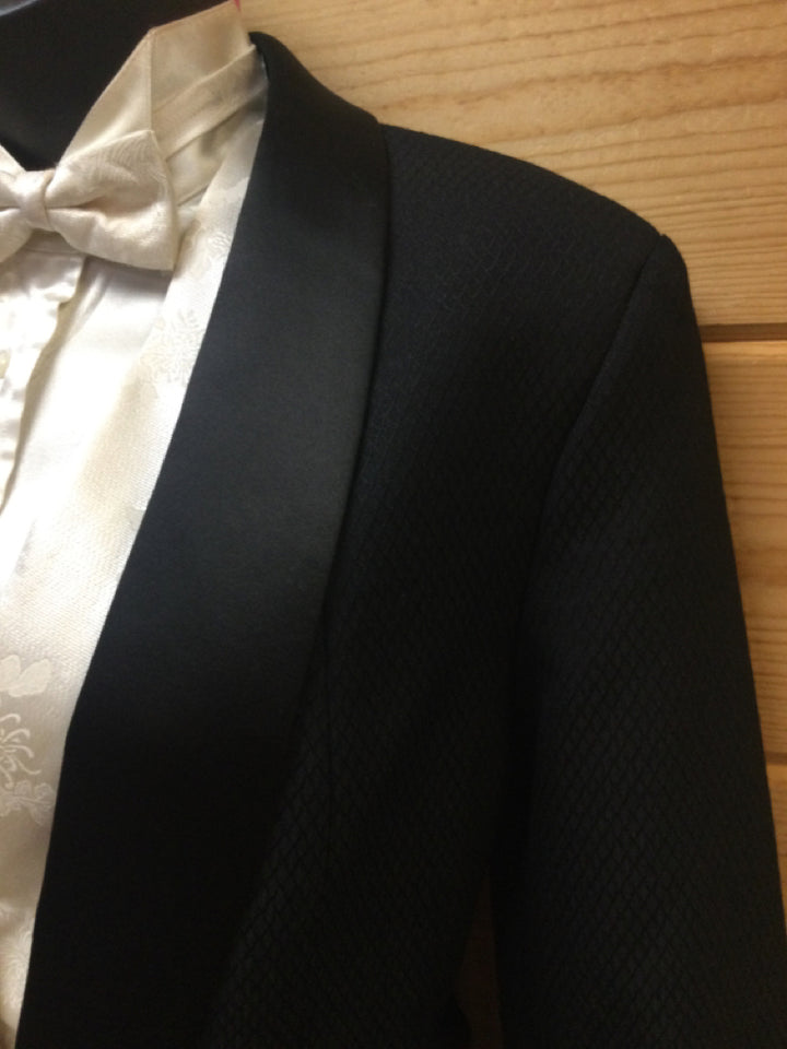 C 44 SS 15.5 NW 17 NK 39 SW 25 W 44 IS 29 Formal Tuxedo
