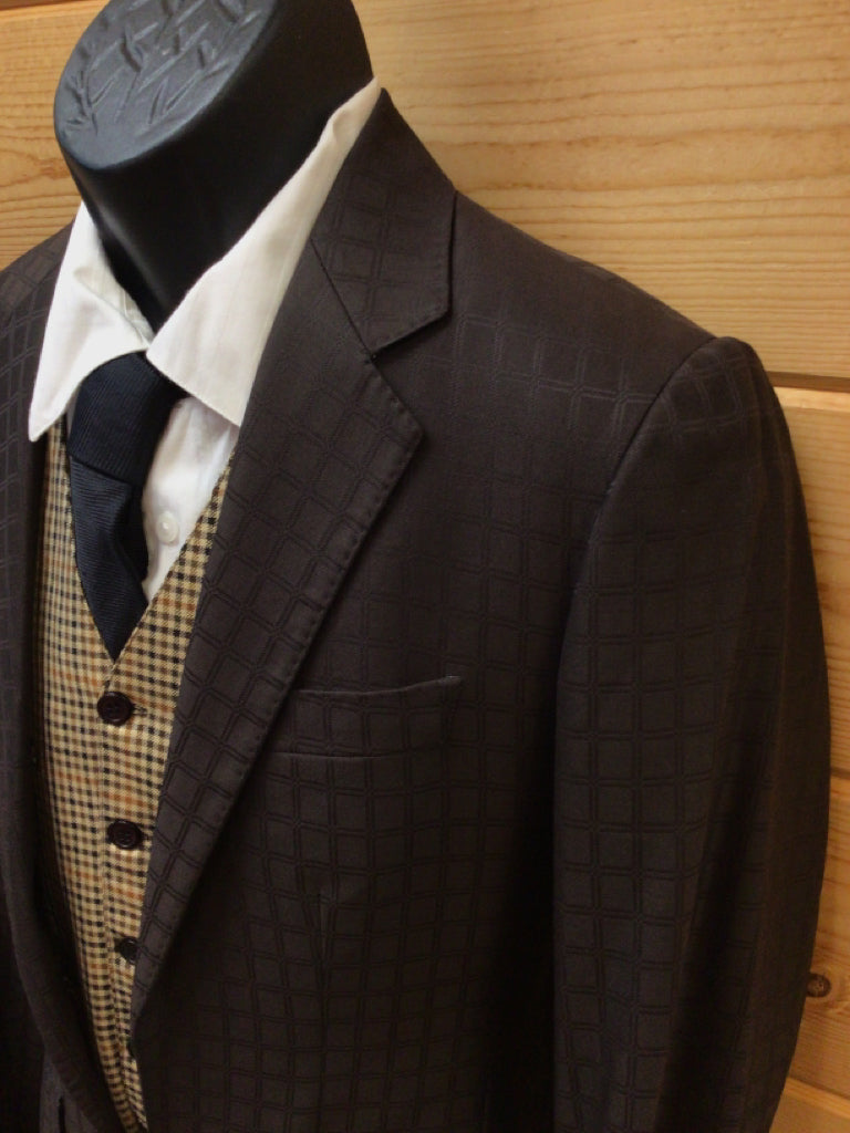 C 38 SS 16.5 NW 18 NK 39.5 SW 27 IS 40 Men's Suit