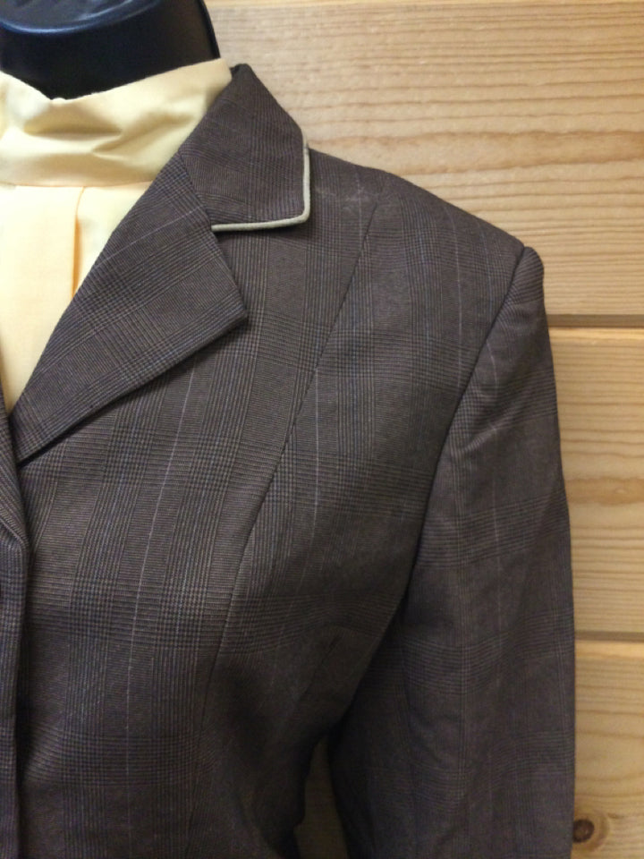 C 38 SS 15.5 CL 26.5 SW 25 W 33 Hunt Jacket