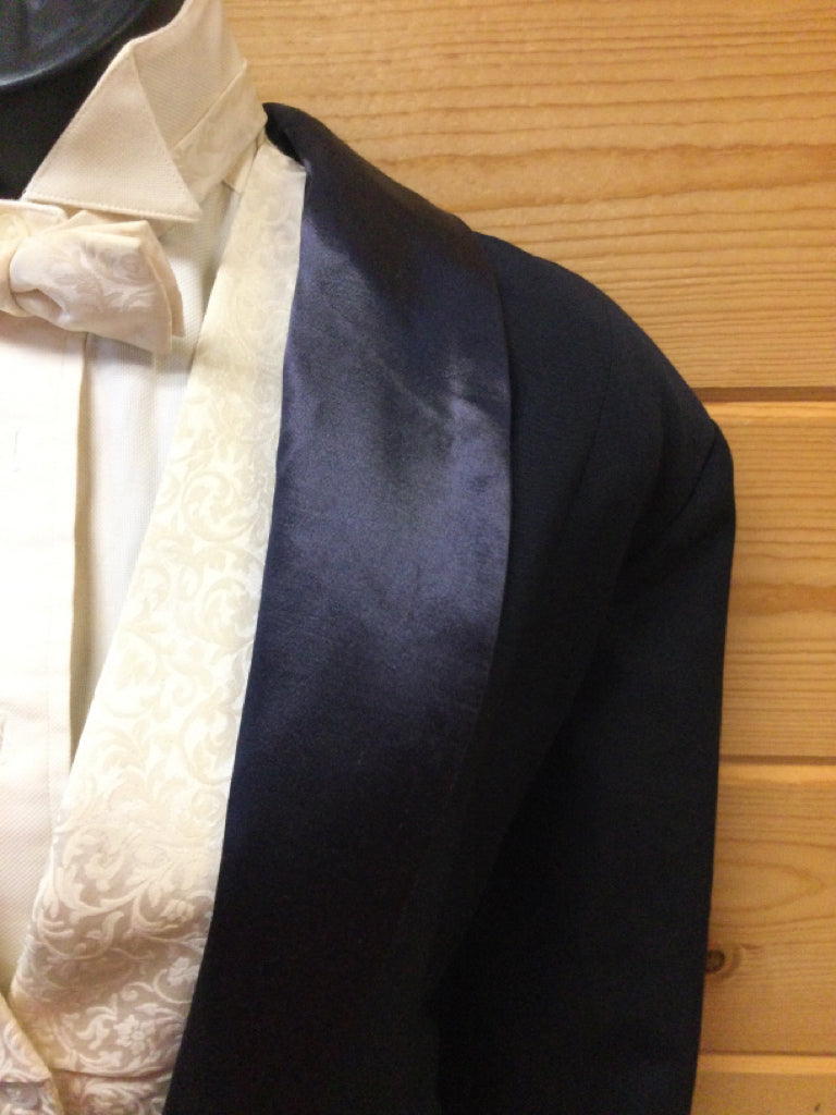 C 48 SS 19 NW 19 NK 40.5 SW 22 W 38 IS 32.5 Formal Tuxedo