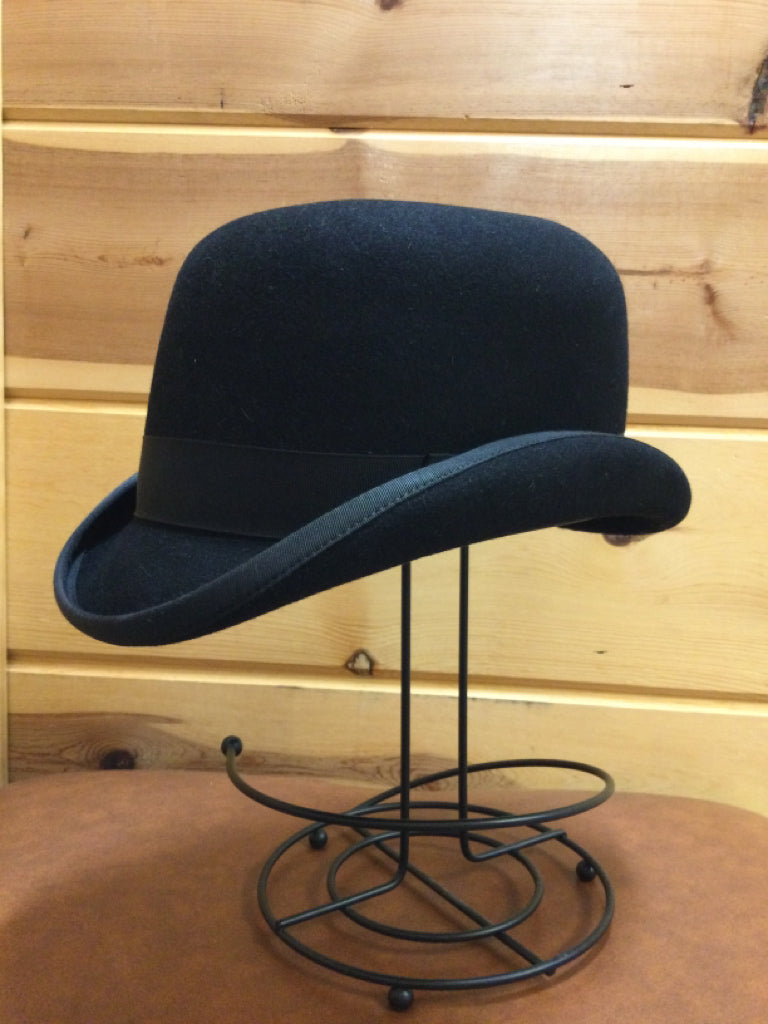 Size 6 3/4 Derby