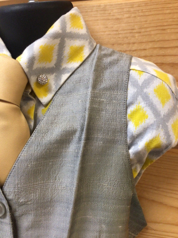 C 32 W 26 NW 18.5 Vest