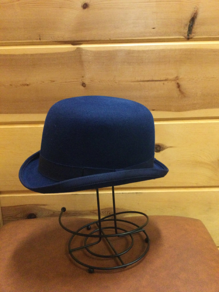 Size 6 7/8 Derby