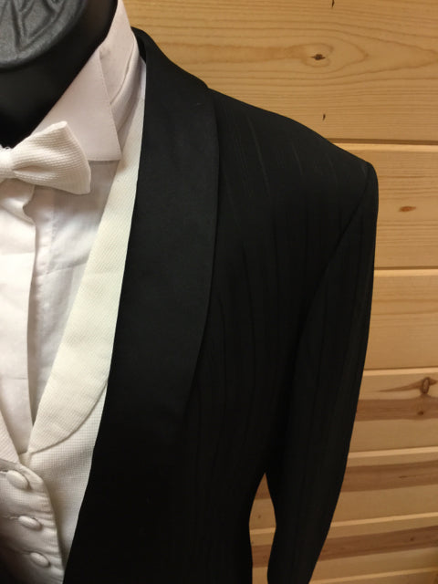 C 40 SS 16.5 NW 17 NK 37 SW 25.5 W 28+2 IS 36+2 Formal Tuxedo